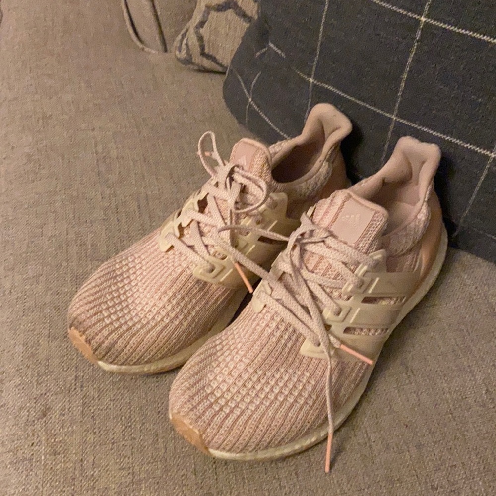 🎁 Adidas ultra boost size 9.5
